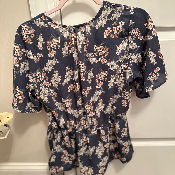 Ladies Boho top by Sienna Sky, Size Medium. Short sleeve - Picture 3 of 3